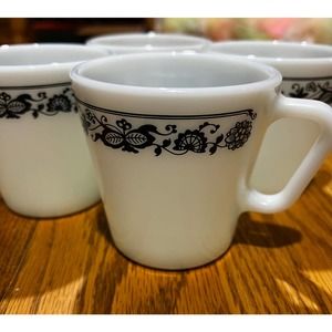 PYREX Old Town Blue Onion MUGS CUPS  Set of 4